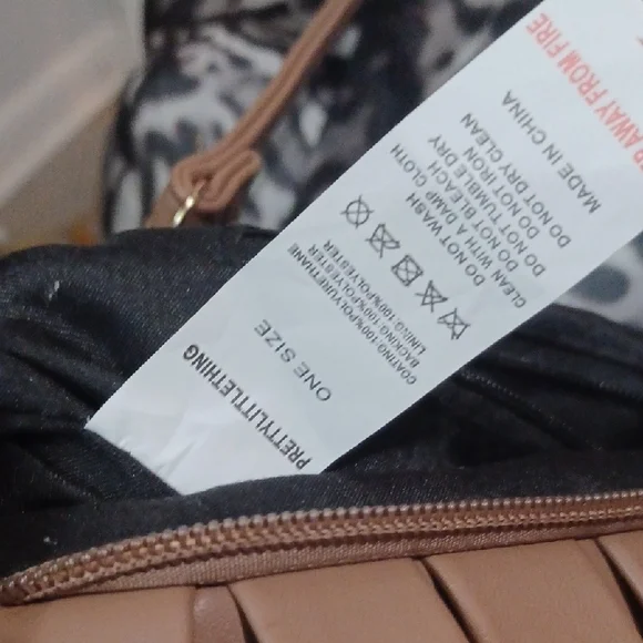 Elegant Tan and Gold Woven Crossbody Bag - Picture 2 of 4